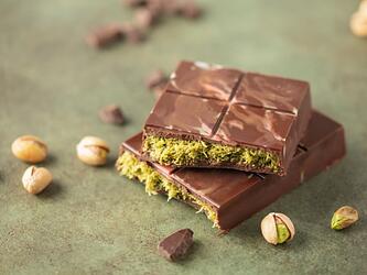 Dubai pistacho filled chocolate bar